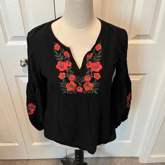 Luna Moon size M embroidered top - Picture 2 of 12